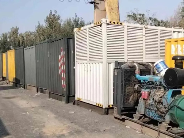 杨林尾镇200KW柴油发电机机组每小时油耗是多少？